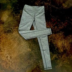 Victoria’s Secret VSX sport, gray and black granite pattern leggings, XS